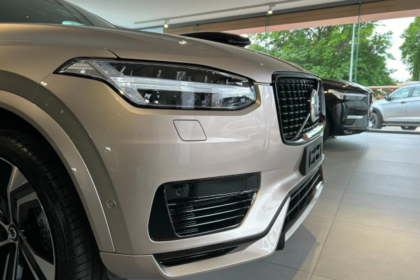 2023 Volvo XC90 L Series Recharge Ultimate T8 Plug-In Hybrid SUV Image 5