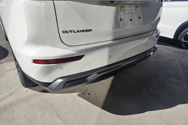 2026 Mitsubishi Outlander ZM LS SUV Image 8