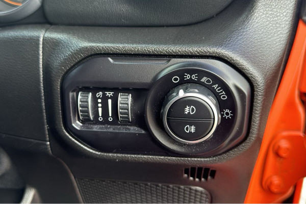 2018 Jeep Wrangler JK Overland SUV Image 21