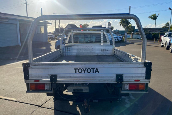 2022 Toyota HiLux TGN121R WorkMate Cab Chassis Image 4