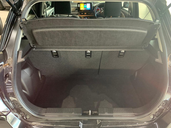 2024 Suzuki Swift AZ Series II GLX Turbo Hatch image 16