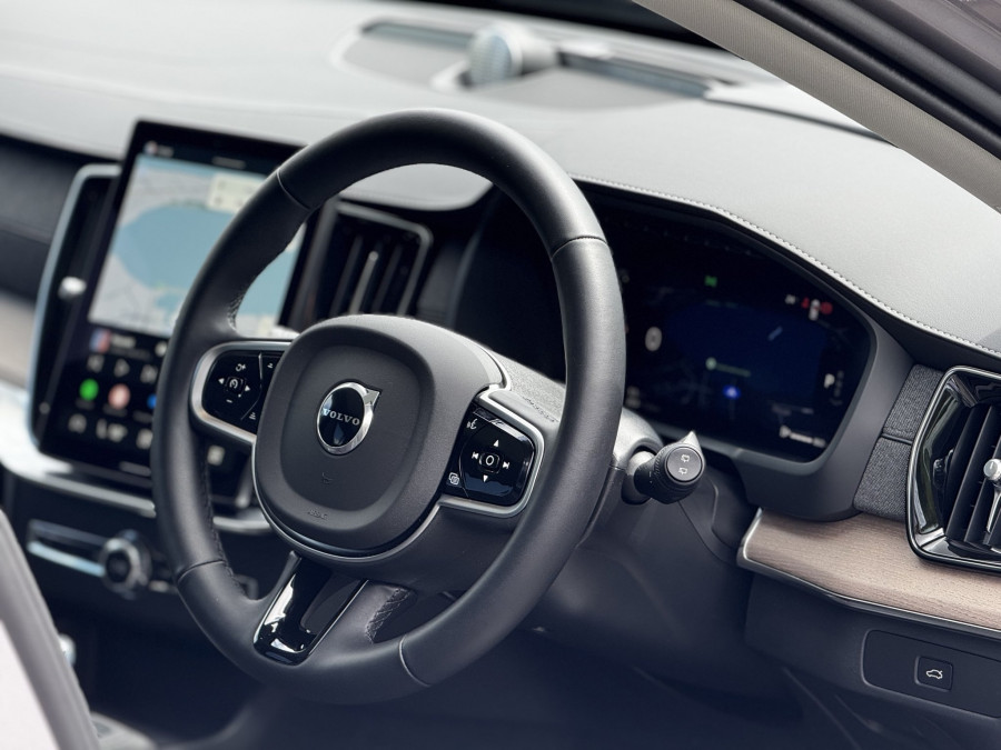 2025 Volvo XC90 L Series Ultra B5 Bright SUV Image 13