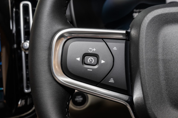 2026 Volvo XC40 XZ Ultra B4 Dark SUV Image 11