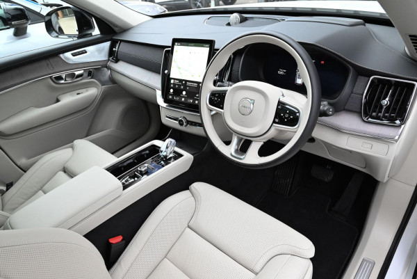2026 Volvo XC90 L Series Ultra B5 Dark SUV image 7