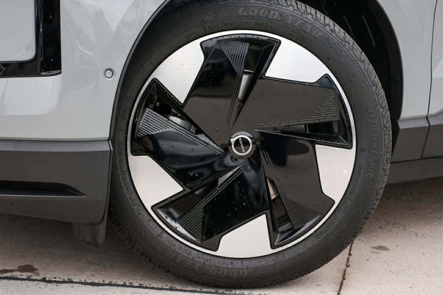2024 MY25 Volvo EX30  Single Motor Extended Range Ultra SUV Image 8