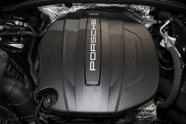 2020 Porsche Macan SUV image 24