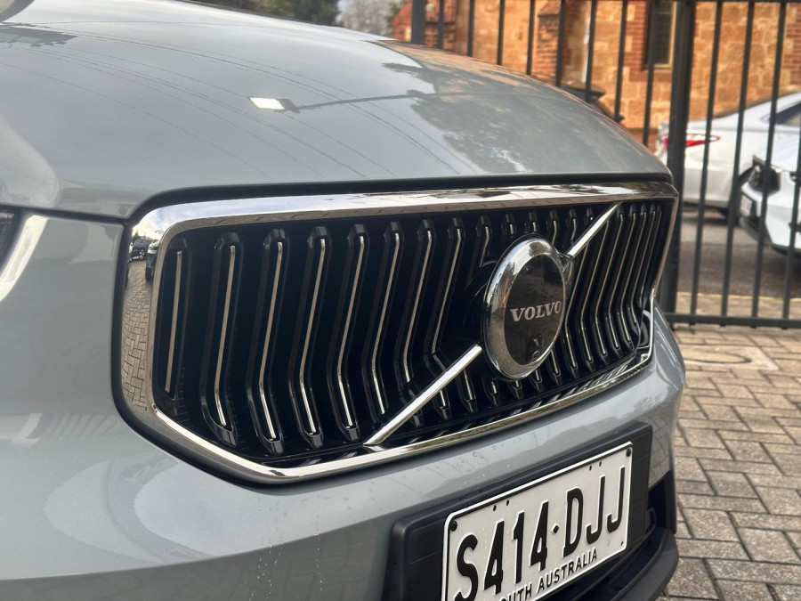 2025 MY26 Volvo XC40 XZ Ultra B4 Bright SUV Image 4