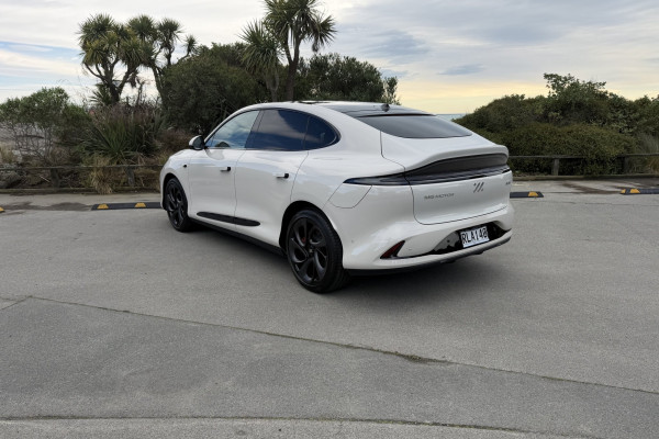 2025 MG IM6 S12L Performance SUV Image 3