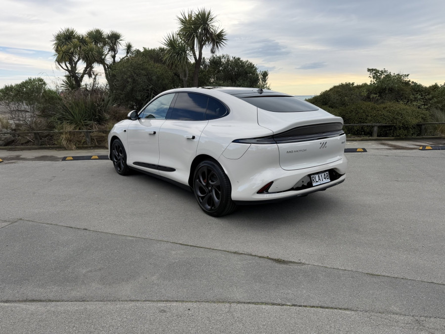 2025 MG IM6 S12L Performance SUV Image 3