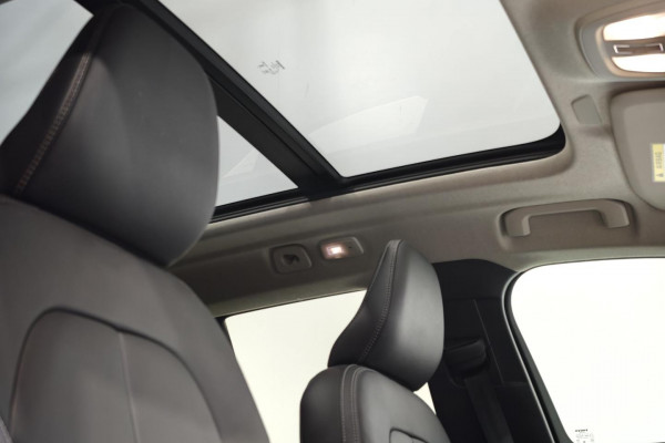 2025 MY26 Volvo XC40 XZ Ultra B4 Bright SUV Image 9