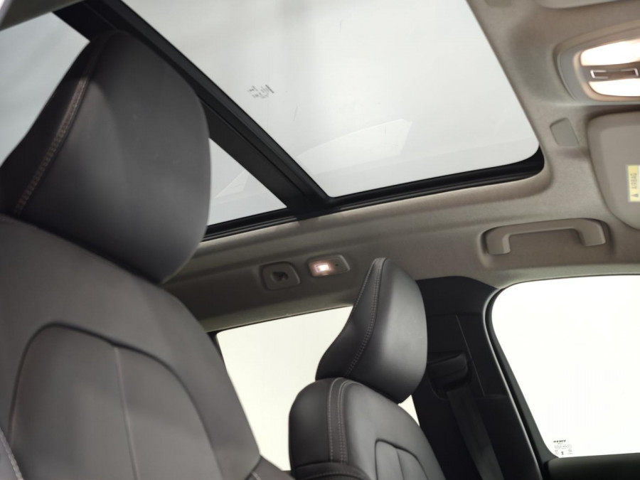 2025 MY26 Volvo XC40 XZ Ultra B4 Bright SUV Image 9