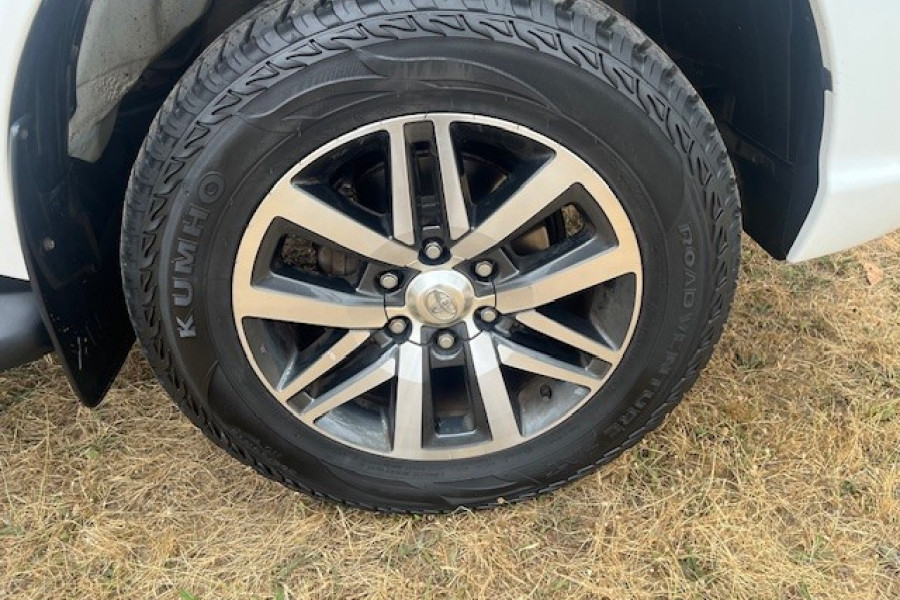 2019 Toyota HiLux  SR5 Ute Image 38