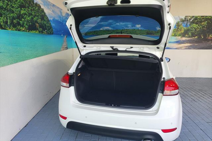 2018 Kia Cerato YD S Hatch Image 7