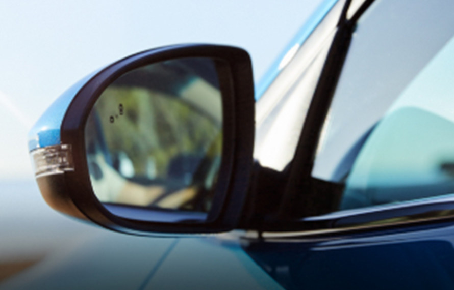 Tucson Electric folding side mirrors with heating.