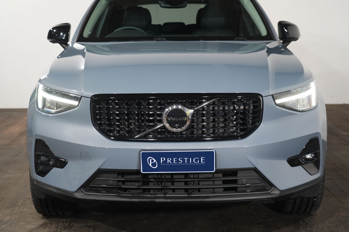 2022 Volvo Xc40 Ultimate B5 Dark Mhev SUV Image 3