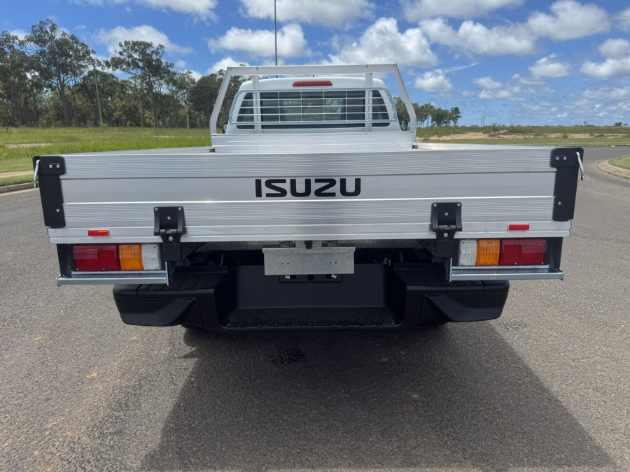 2026 Isuzu D-MAX RG SX Cab Chassis Image 4