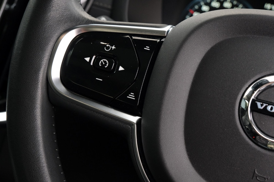 2022 Volvo S60  B5 Inscription Sedan Image 11