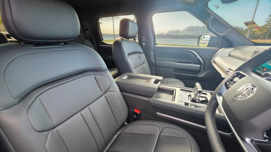 2026 MG U9 EKK1C Black Edition Ute Image 2
