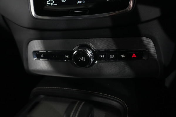 2021 MY20 Volvo XC90 L Series T8 R-Design SUV Image 19