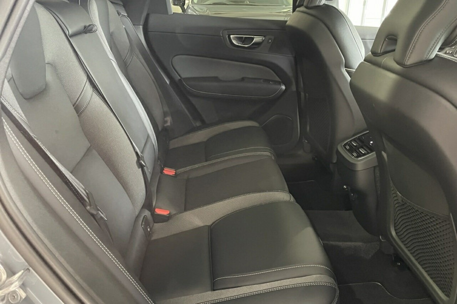 2021 MY22 Volvo XC60 UZ B6 R-Design SUV Image 10