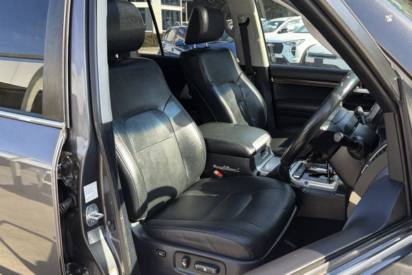2019 Toyota LandCruiser VDJ200R VX SUV Image 25