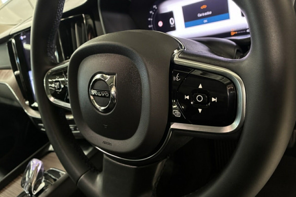 2022 MY23 Volvo XC60 UZ Recharge Ultimate T8 Plug-in Hybrid SUV Image 15