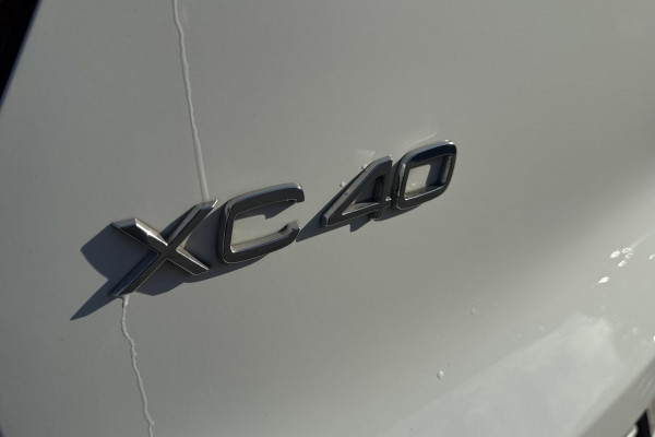 2019 Volvo XC40 XZ T4 Momentum SUV Image 10