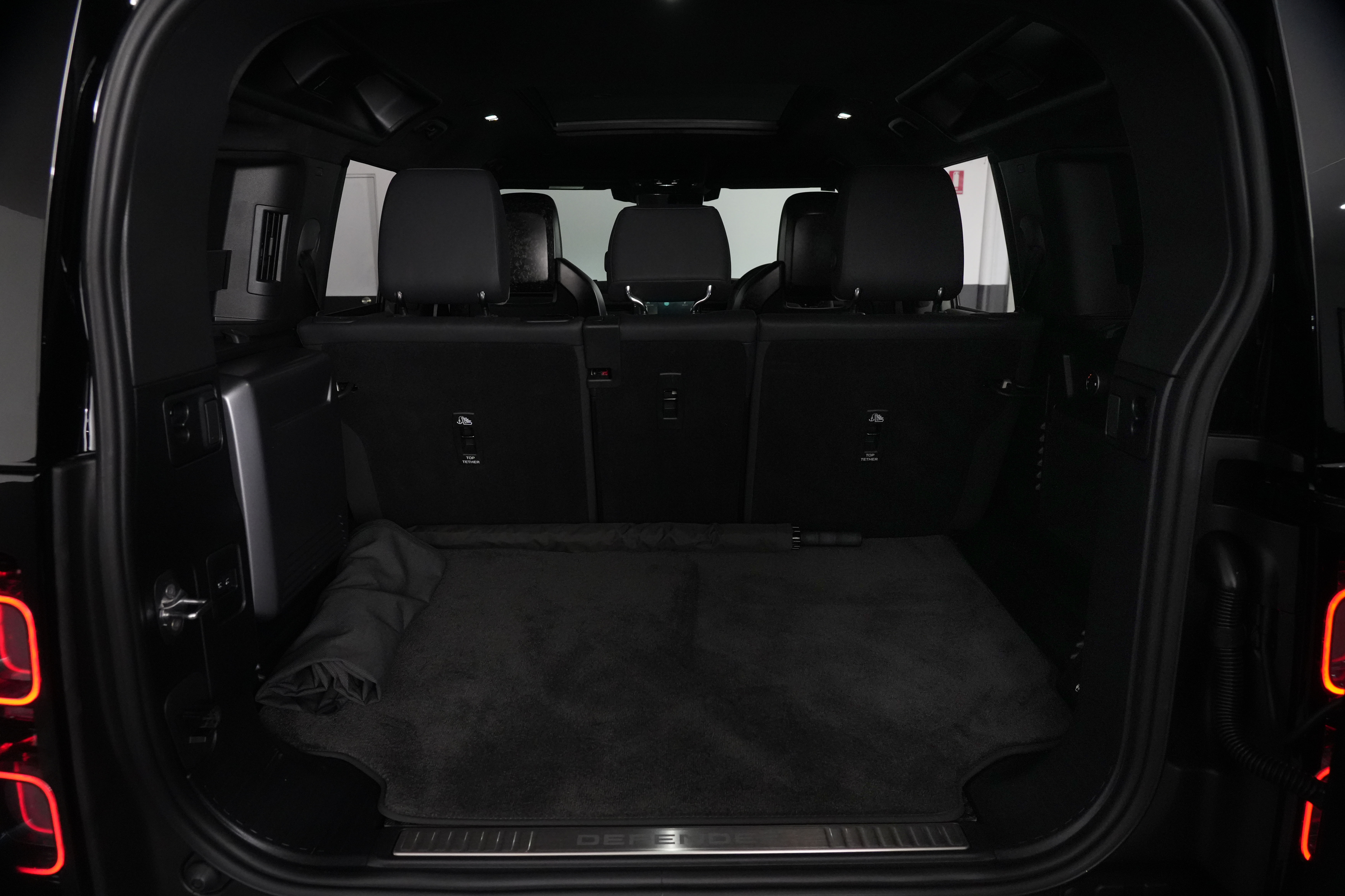 2025 Land Rover Defender L663 110 P635 OCTA SUV Image 31