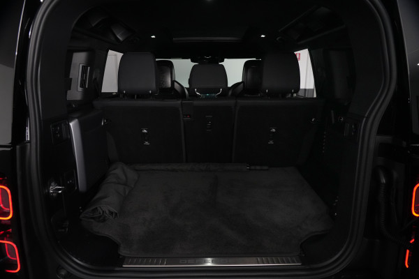 2025 Land Rover Defender L663 110 P635 OCTA SUV Image 31