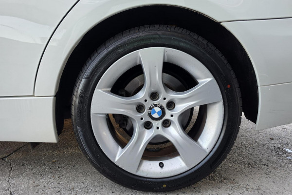 2011 BMW 3 Series E90 320i M Sport Sedan Image 13