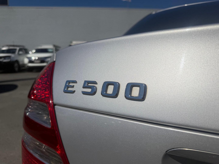 2004 Mercedes-Benz E-Class W211 E500 Elegance Sedan Image 11