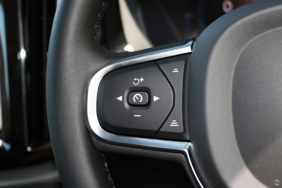 2025 Volvo XC60 UZ Plus T8 Plug-in Hybrid SUV Image 11