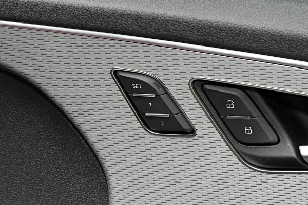 2026 MY25 Audi Q7 4M TFSI 250kW S line SUV image 18