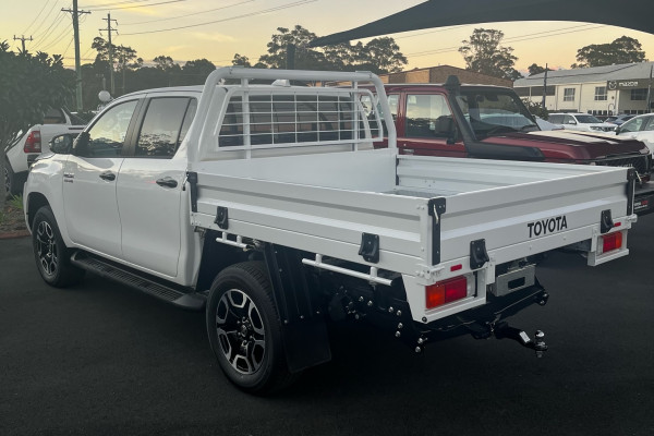 2025 Toyota HiLux GUN126R SR5 48V Cab Chassis Image 5