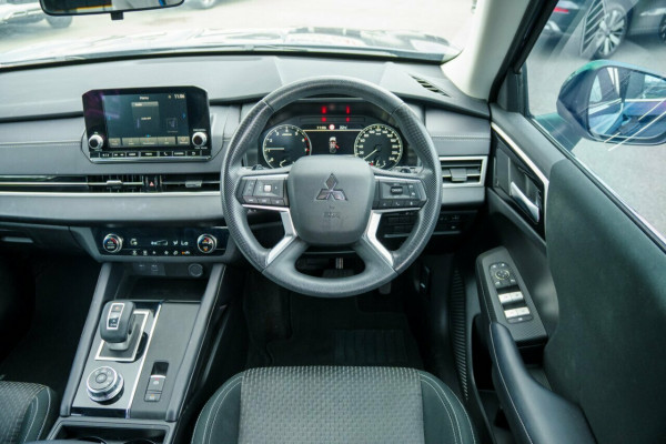 2024 Mitsubishi Outlander ZM ES SUV Image 10