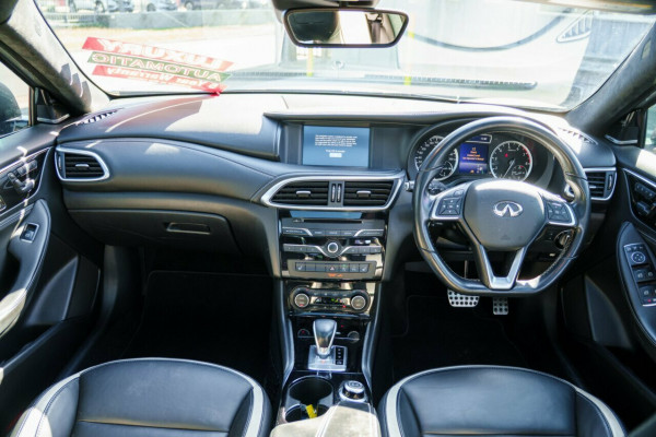 2017 Infiniti Q30 H15 Sport Premium D-CT Wagon Image 17
