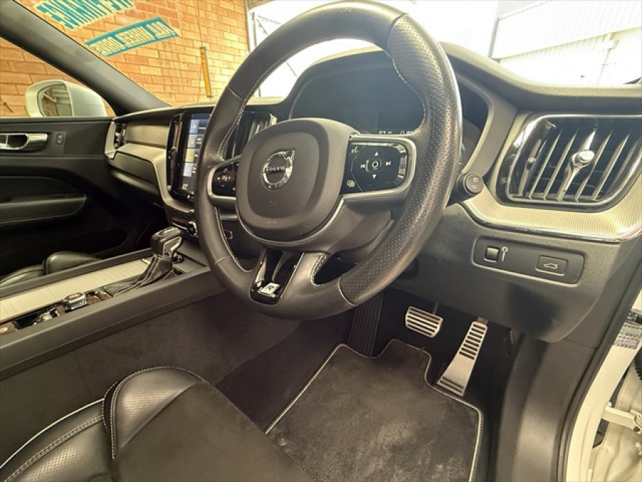 2017 MY18 Volvo XC60 UZ D5 R-Design SUV Image 11