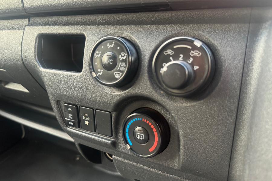 2018 Toyota HiAce KDH223R Commuter Bus Image 21