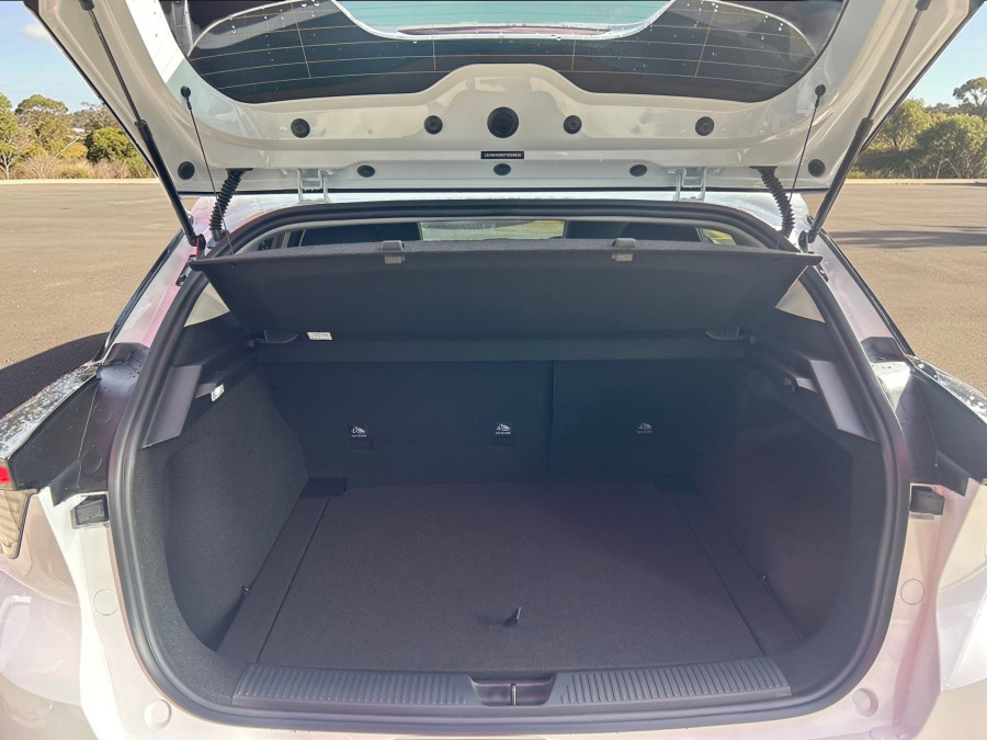 2026 MG MG4 AH4E Essence 64 Hatch Image 4