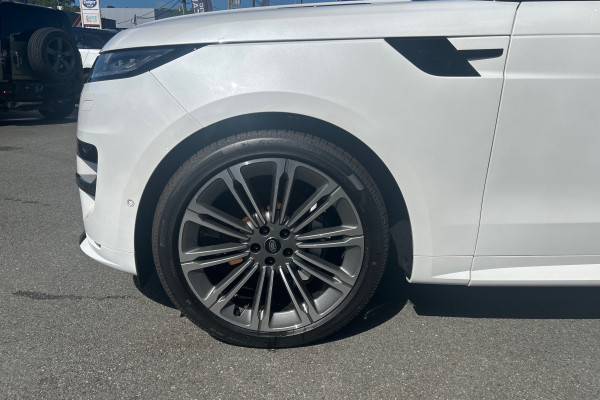 2024 MY25 Land Rover Range Rover SUV