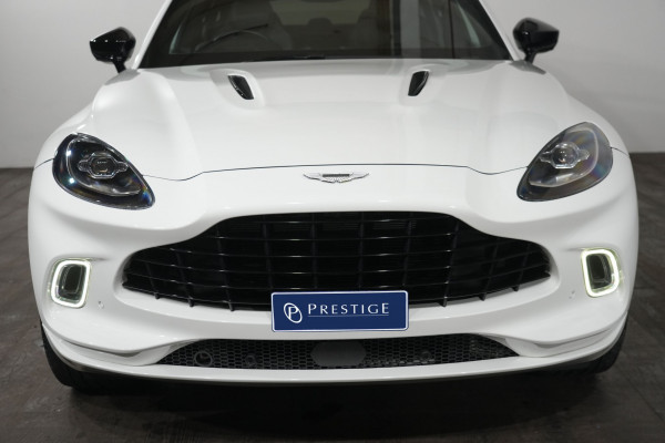 2022 Aston Martin DBX SUV Image 3