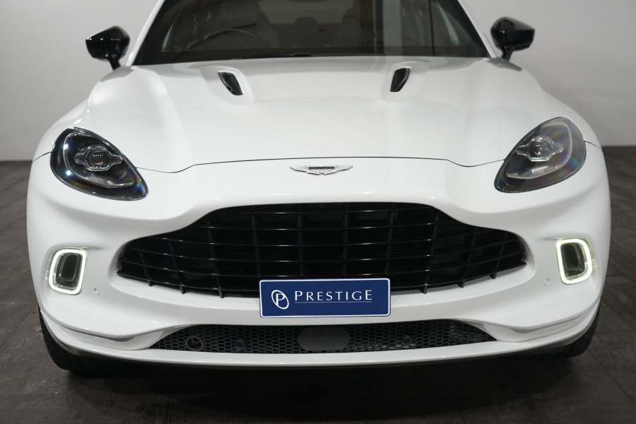 2022 Aston Martin DBX SUV Image 3