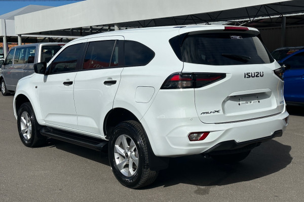 2023 Isuzu MU-X RJ LS-M SUV Image 5
