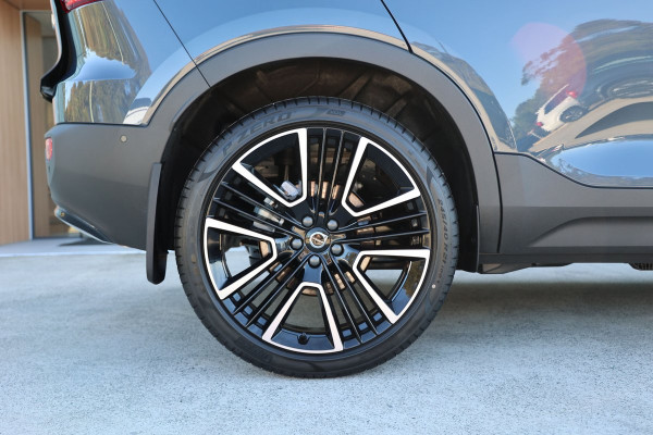 2026 Volvo XC40 XZ Ultra B4 Dark SUV Image 36