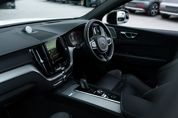 2021 Volvo XC60 UZ T8 Polestar SUV Image 3