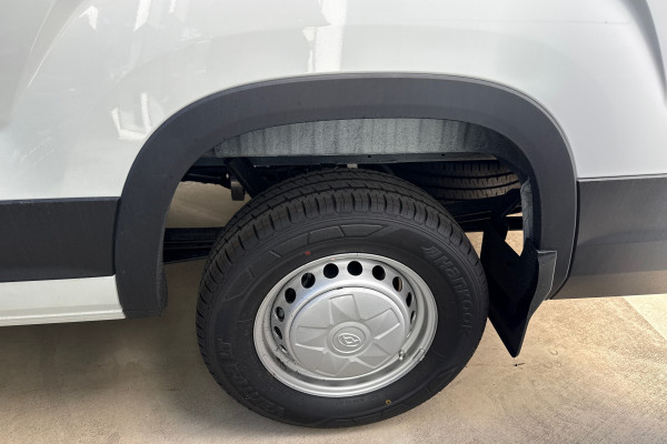 2026 MY24 LDV Deliver 9  Mid Roof LWB Van Image 20