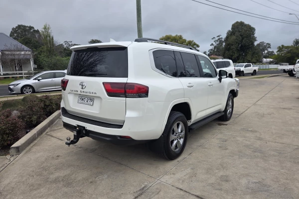 2024 Toyota LandCruiser FJA300R VX SUV Image 7