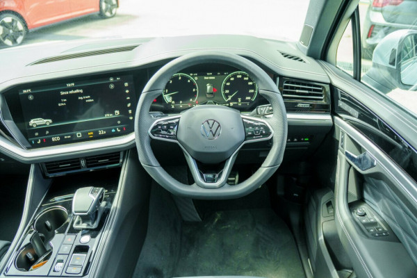 2025 Volkswagen Touareg RC 210TDI R-Line SUV Image 11