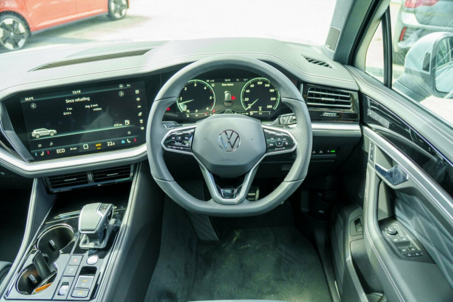 2025 Volkswagen Touareg RC 210TDI R-Line SUV Image 11