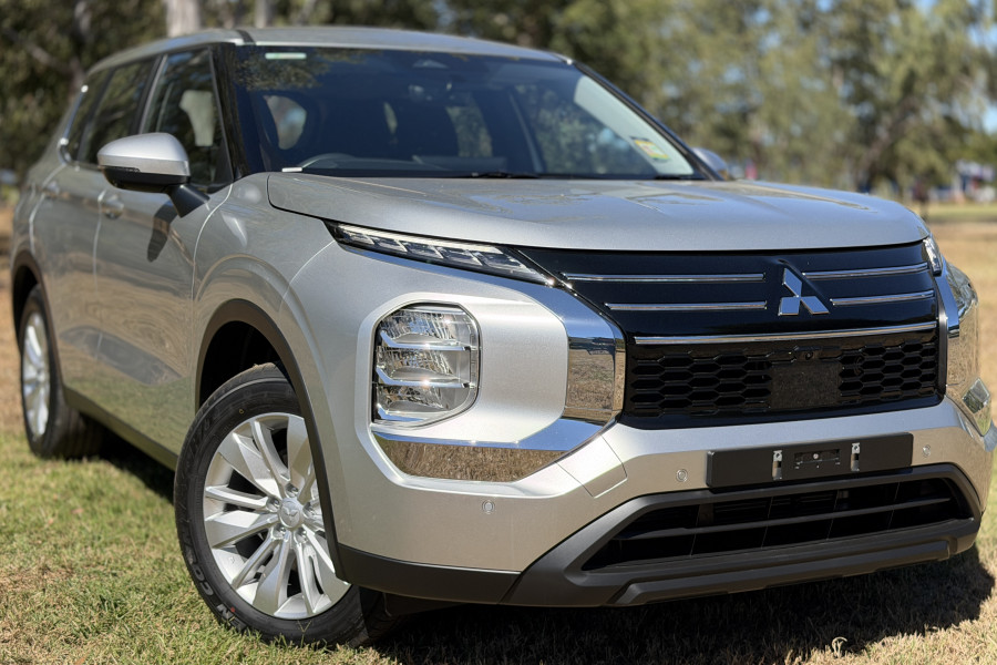 2026 Mitsubishi Outlander ZM ES SUV Image 1